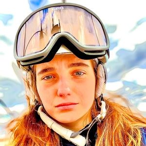 Meet your Posher, Caitlin